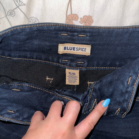 Blue Spice dark blue denim high waisted shorts. Size is between 5/6 - Picture 3 of 3